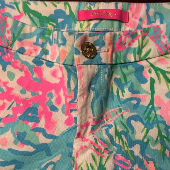 Lilly Pulitzer Coral Bay Buttercup Scallop Shorts Size 4 - Picture 2 of 6